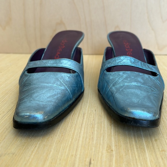 Red or Dead Vintage Blue metallic leather, kitten heel, mule. - Picture 4 of 11